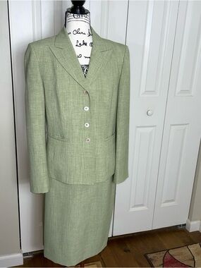 LE SUIT 2 Piece Green Long Sleeve Collared Button Skirt Suit Women's Sz 10 New